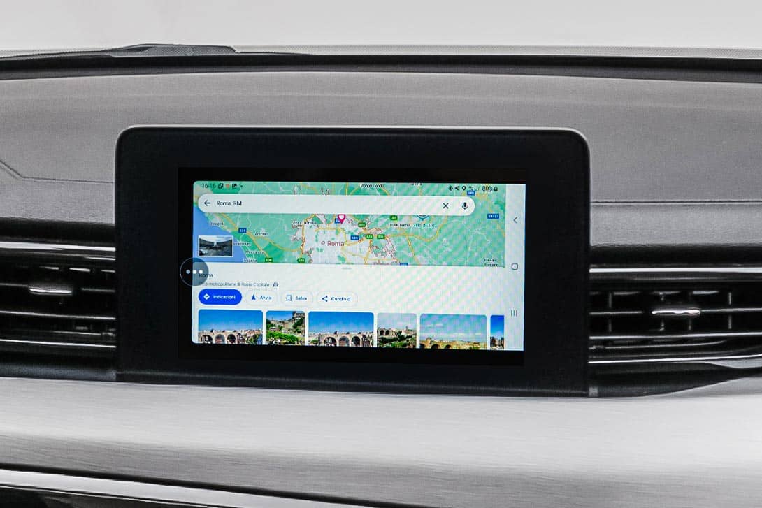 Sistema de navegación del Kia en acción, un elemento clave para la experiencia de manejo moderna.