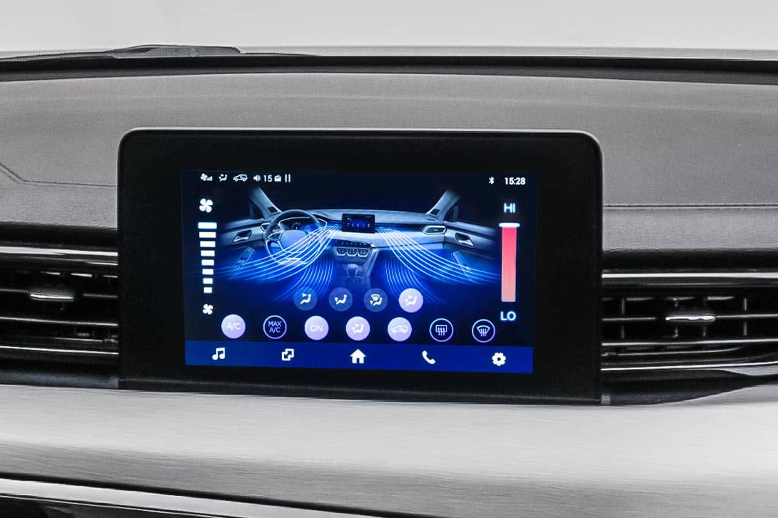 Imagen clara del interfaz digital del cockpit.