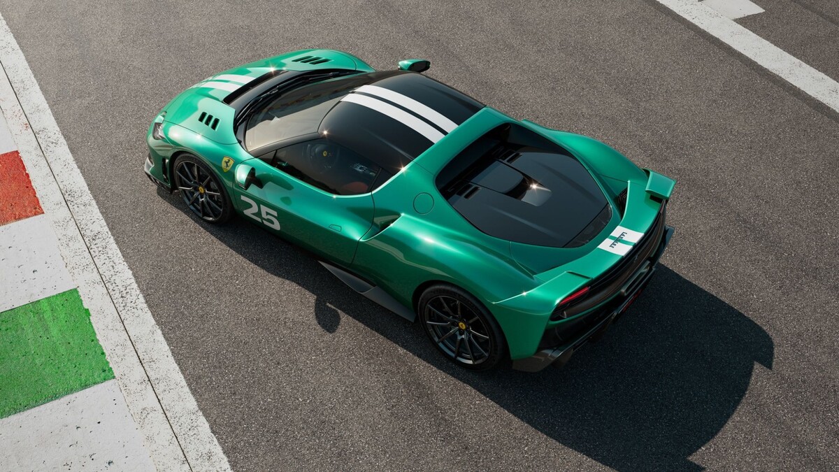 Asientos ergonómicos en el interior del Ferrari 296, diseñados para pilotos. Asientos ergonómicos en el interior del Ferrari 296, diseñados para pilotos.