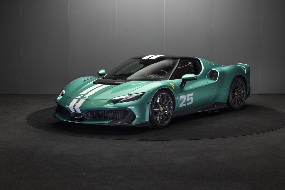 El Ferrari 296 destaca por su diseño aerodinámico y elegante. El Ferrari 296 destaca por su diseño aerodinámico y elegante.