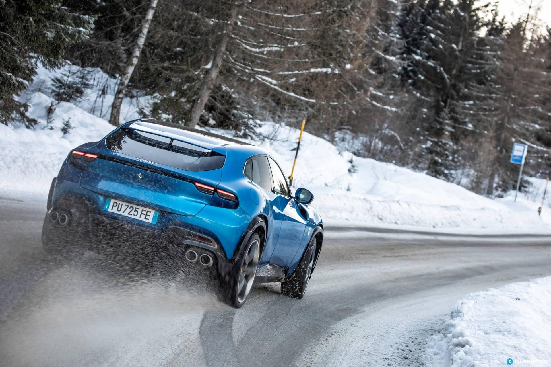 Vista lateral y trasera del Purosangue ejecutando una maniobra.