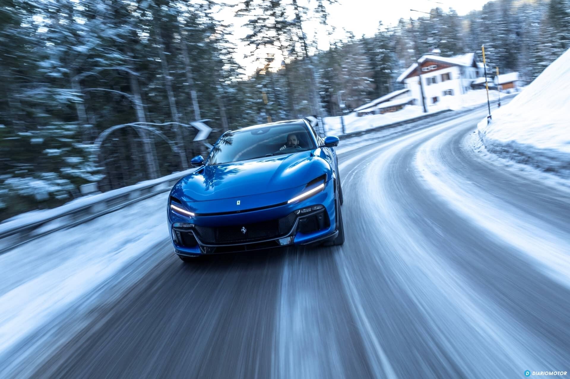Detalle del Purosangue en una curva invernal destacando su frente