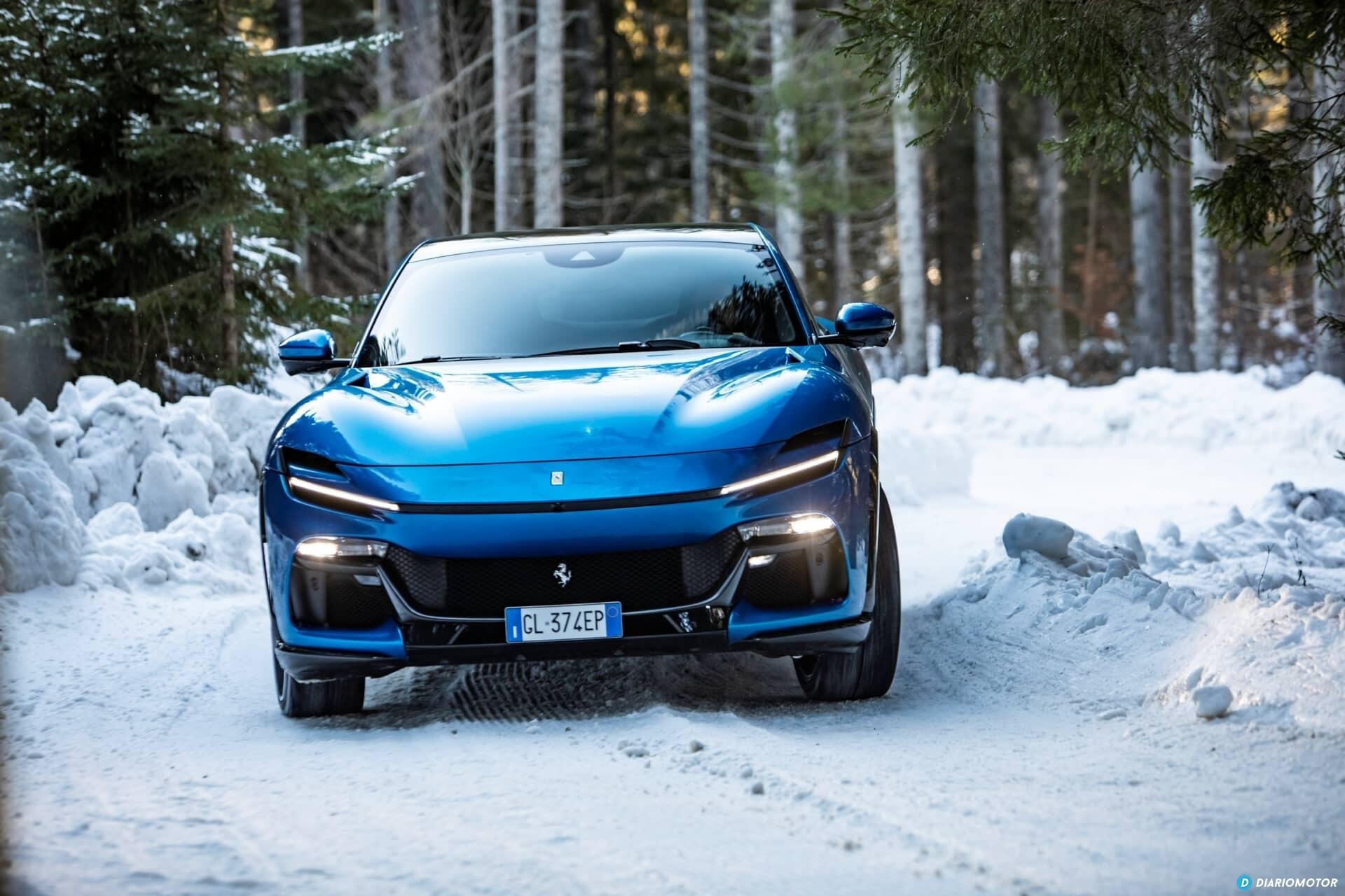 Ferrari Purosangue enfrenta el clima gélido con elegancia y potencia.