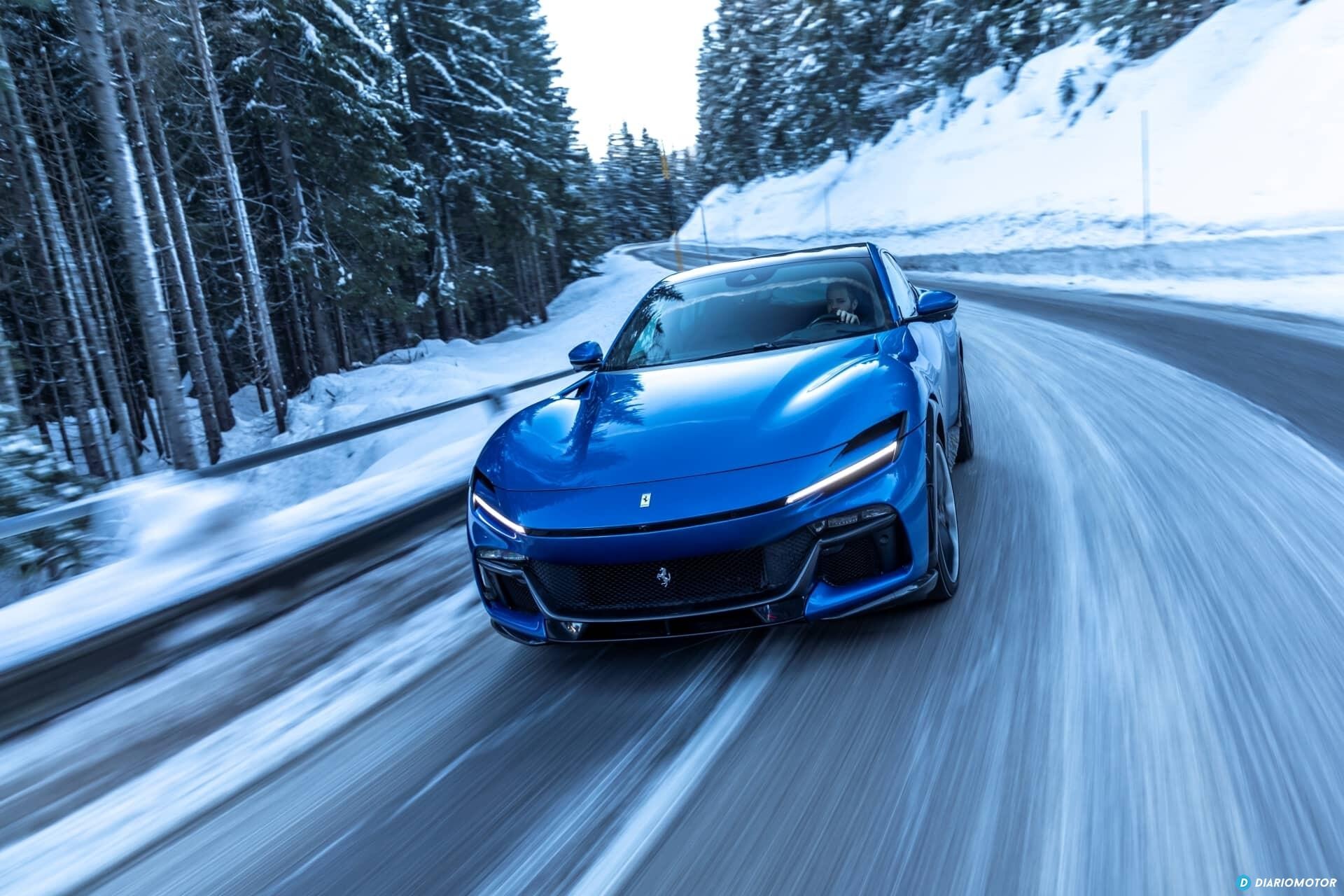 El frente del Purosangue cortando el viento en una carretera nevada