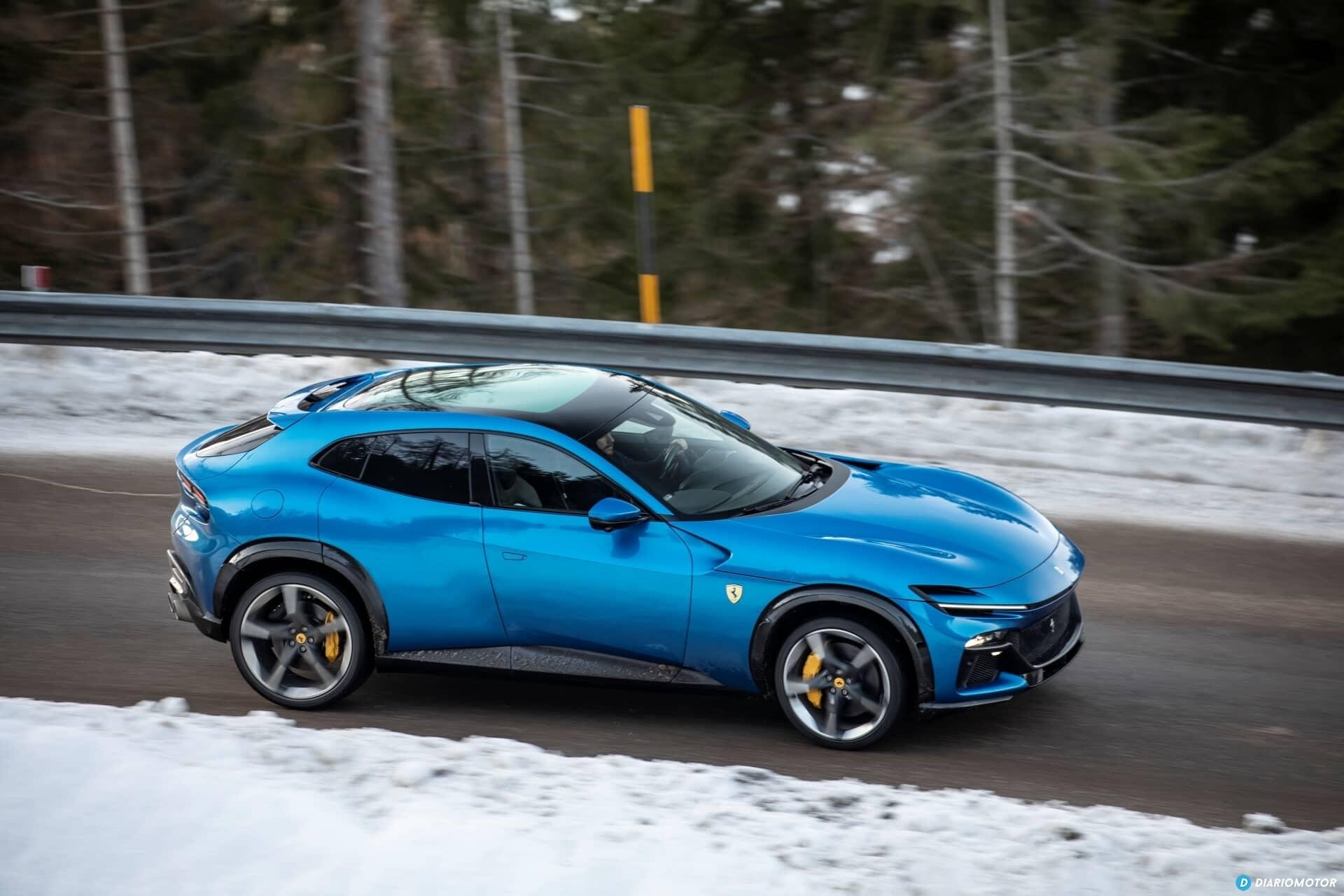 Dinamismo puro en el lateral del Ferrari Purosangue.