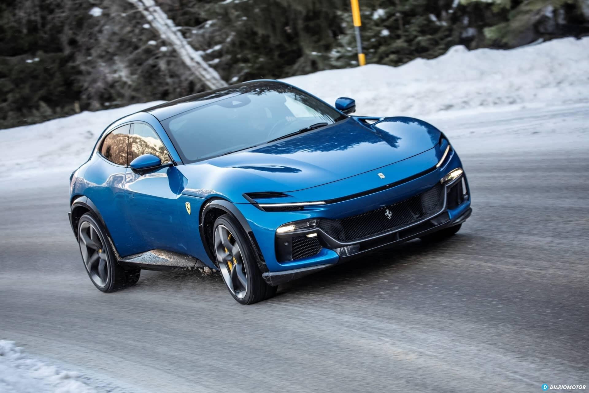 Perfil lateral del Ferrari Purosangue capturado a alta velocidad en nieve