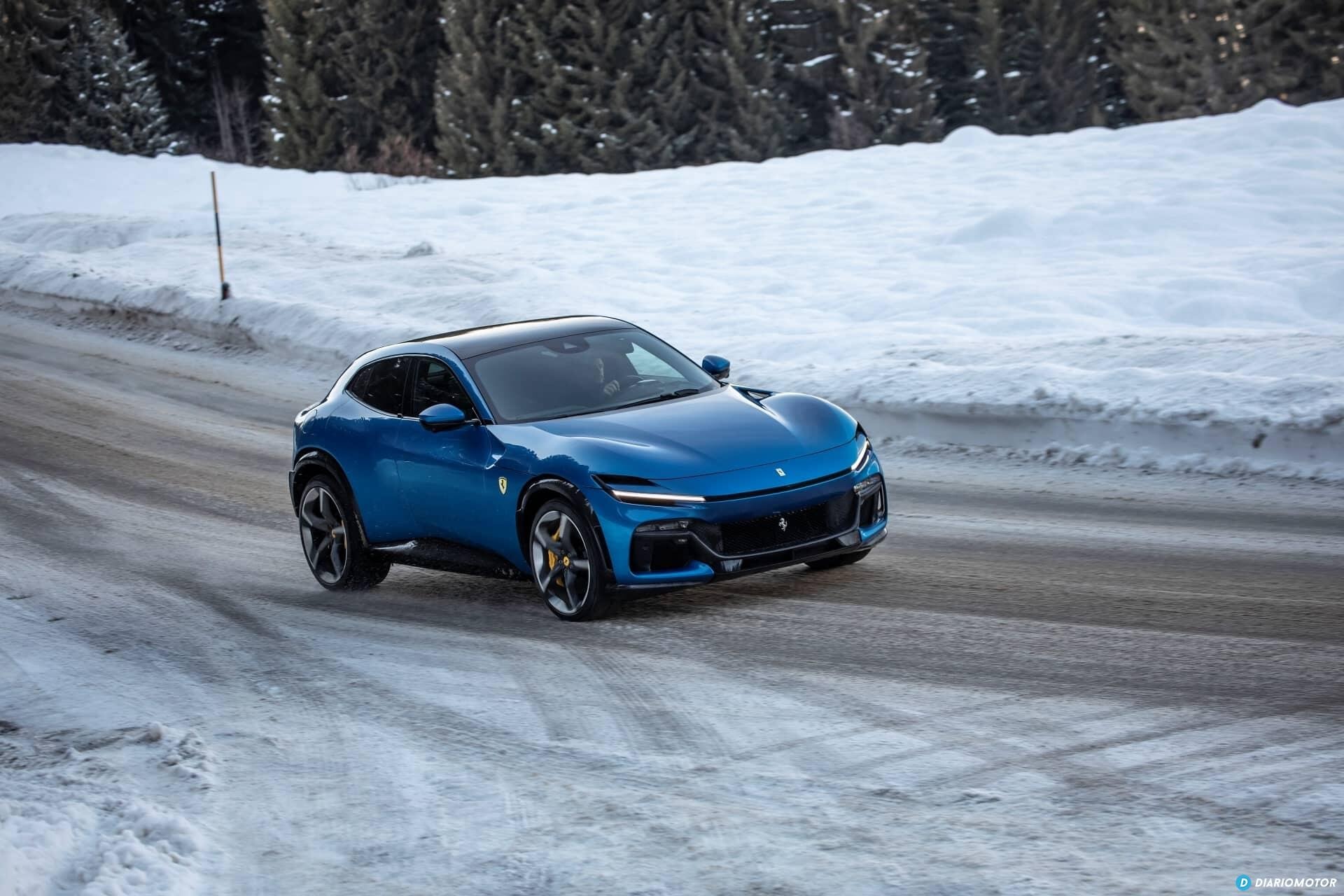 Ferrari Purosangue capturado en pleno giro, mostrando su lateral