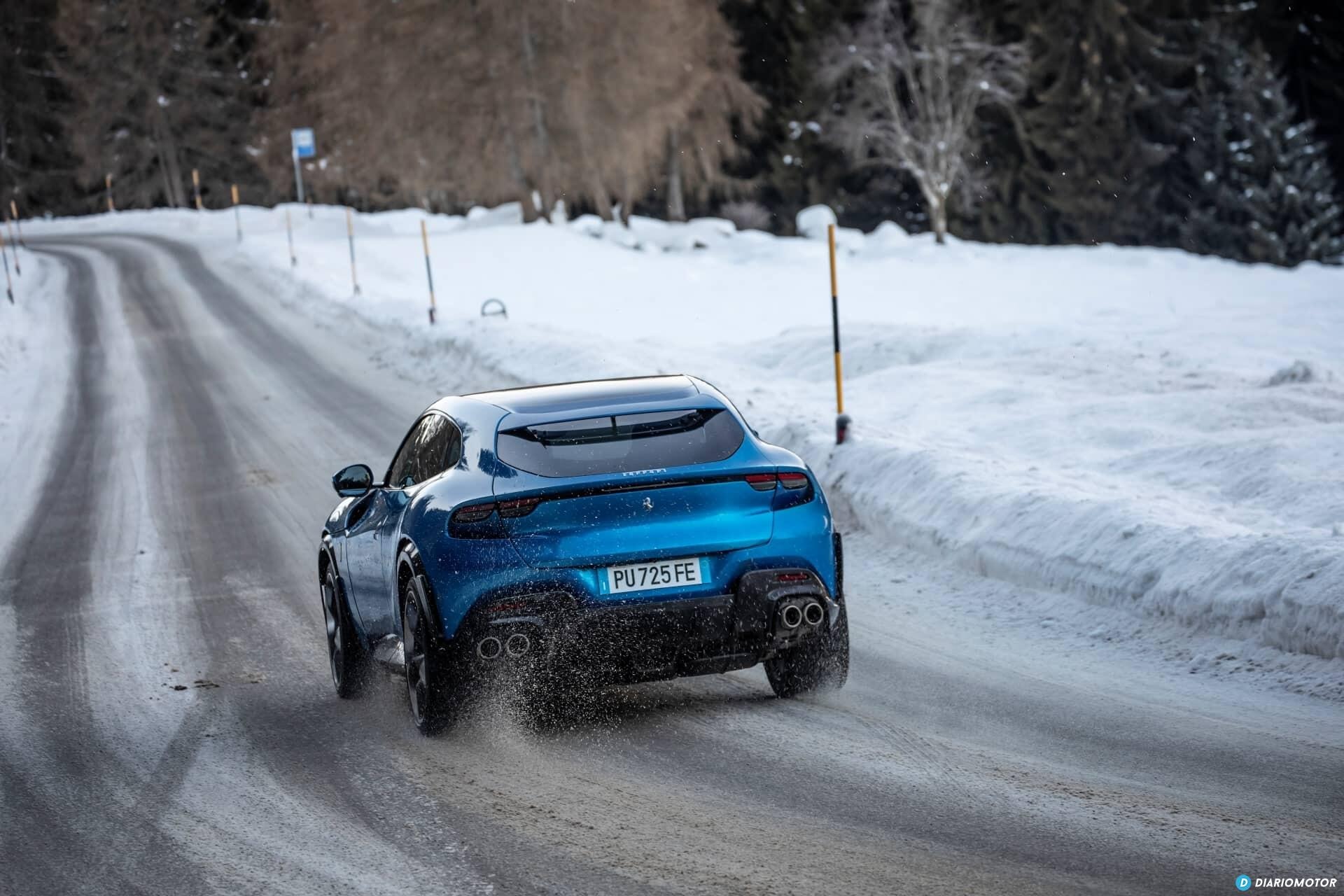 Imagen dinámica mostrando la trasera y lateral del Ferrari Purosangue