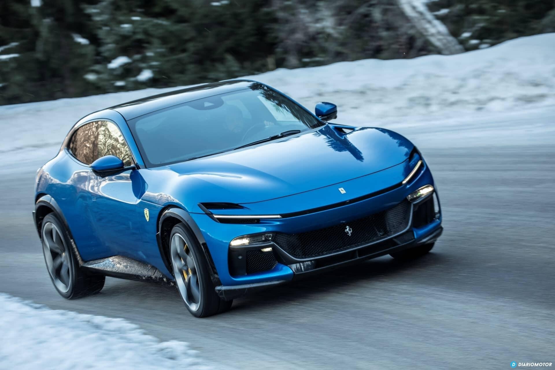 Vista dinámica frontal del Ferrari Purosangue en la nieve.