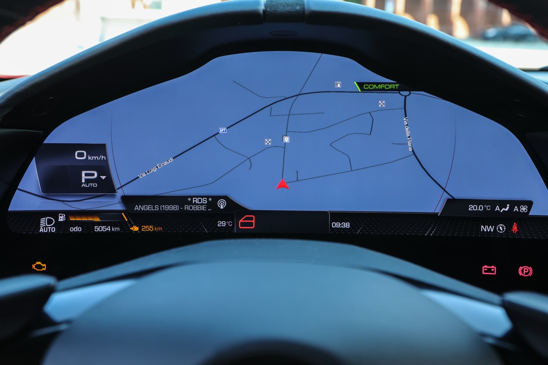 Pantalla digital del cuadro de instrumentos del Ferrari Roma.