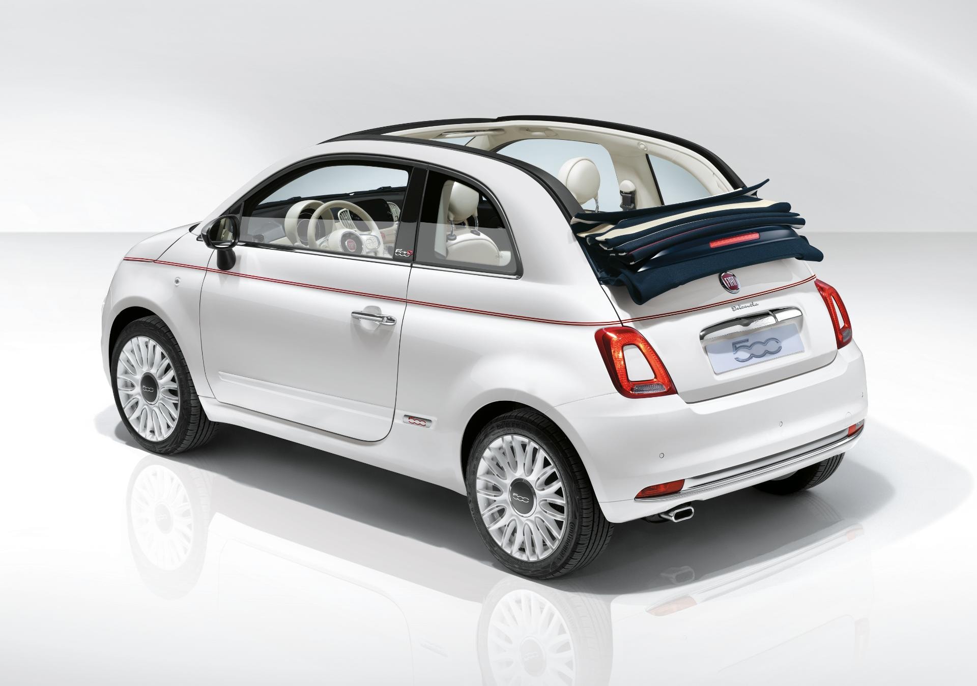 Imagen del Fiat 500C mostrando lateral y trasera con la capota retraída.