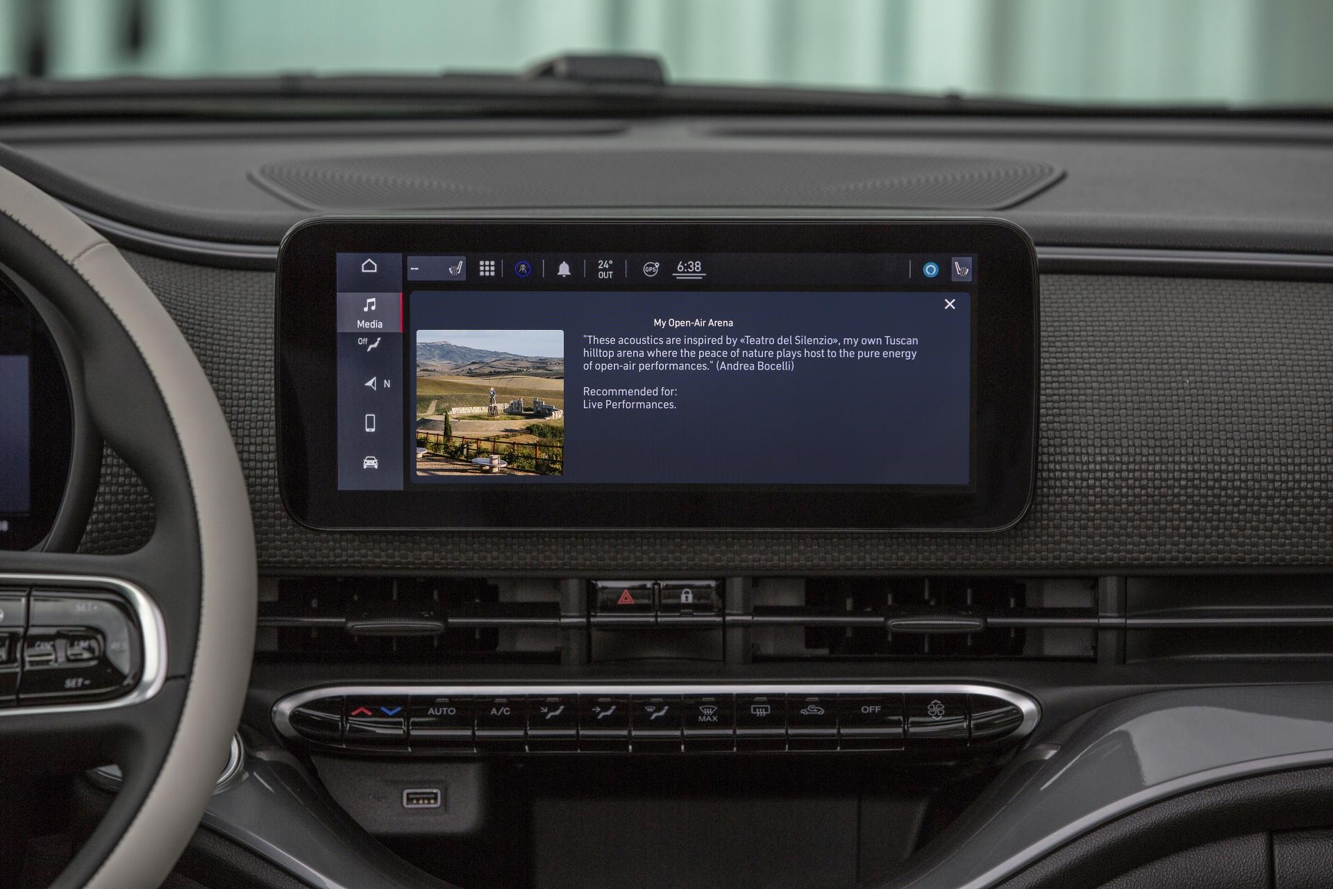 Sistema de navegación en la pantalla del Fiat 500C, esencial para la conducción moderna.