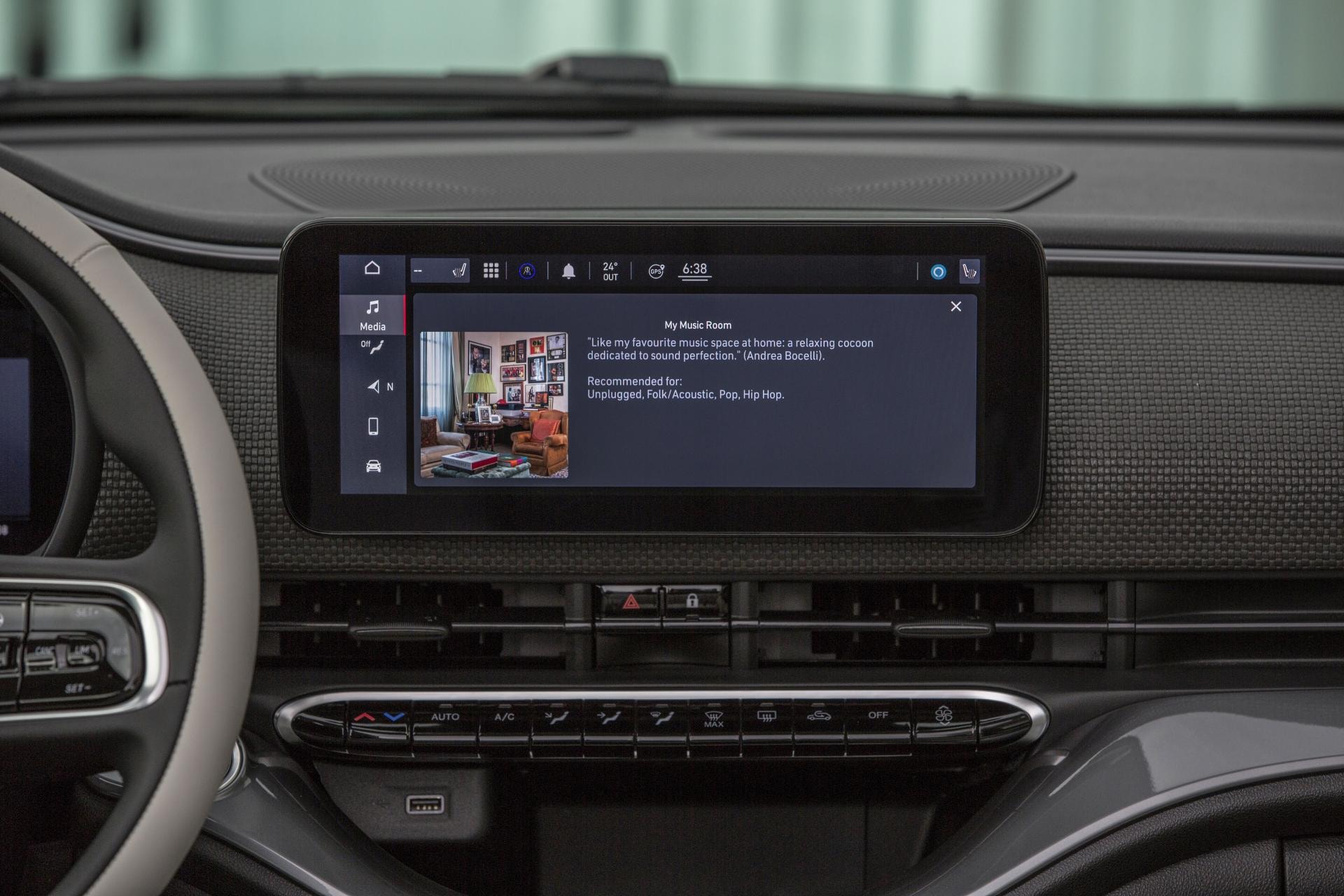 Pantalla táctil central de alta definición en el tablero del Fiat 500C, tecnología a bordo.