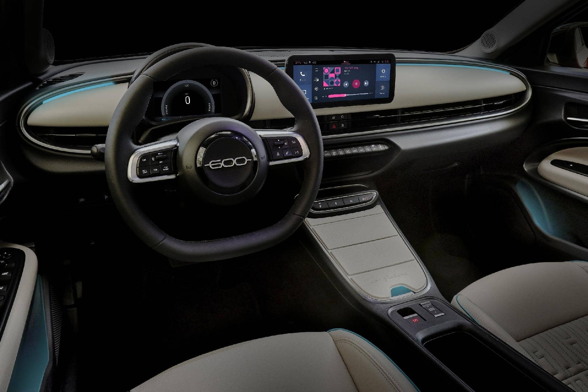 Vista completa desde el asiento del conductor del Fiat 600, con foco en la ergonomía.