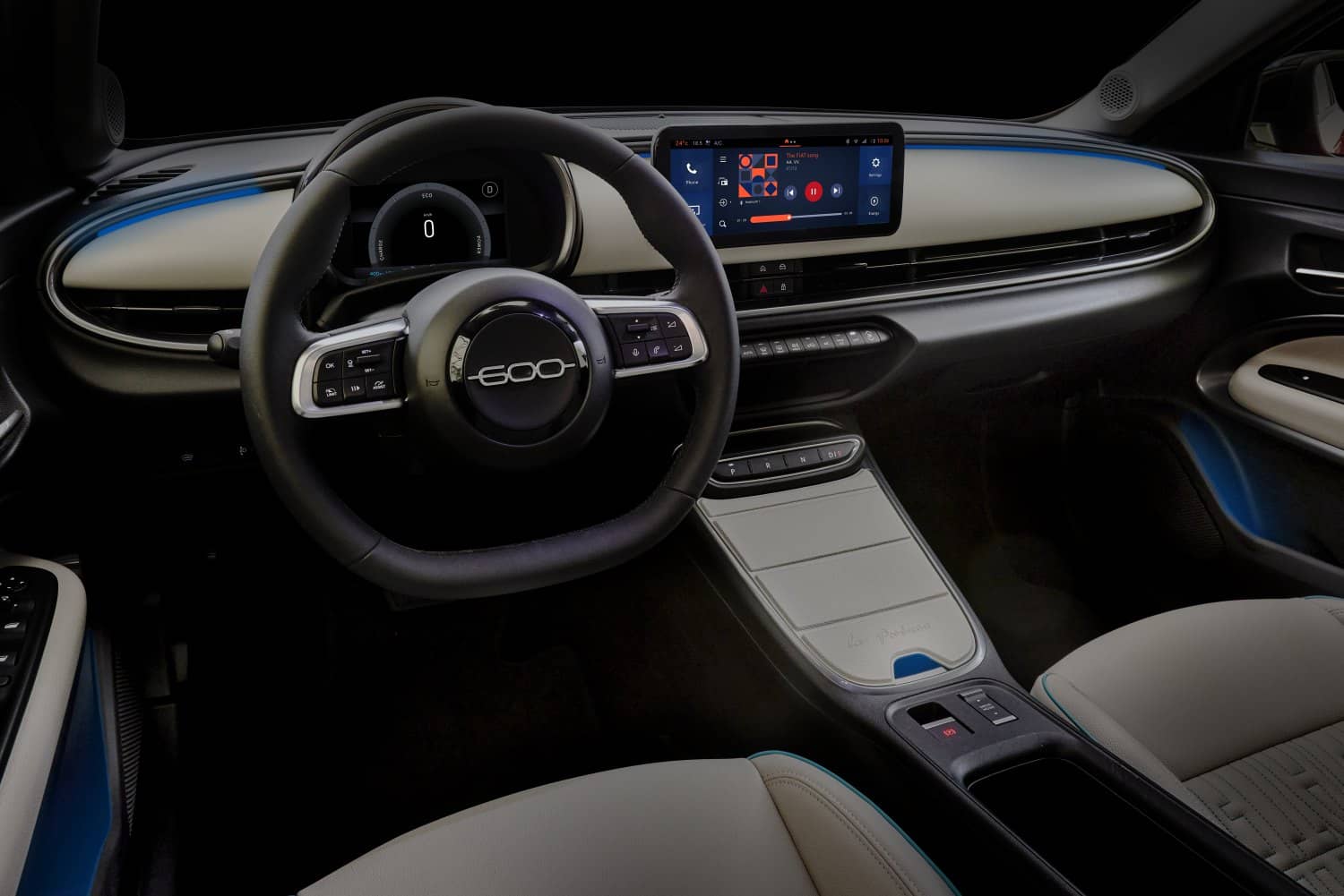 Espacio interior del Fiat 600e con una perspectiva destacando comodidad.