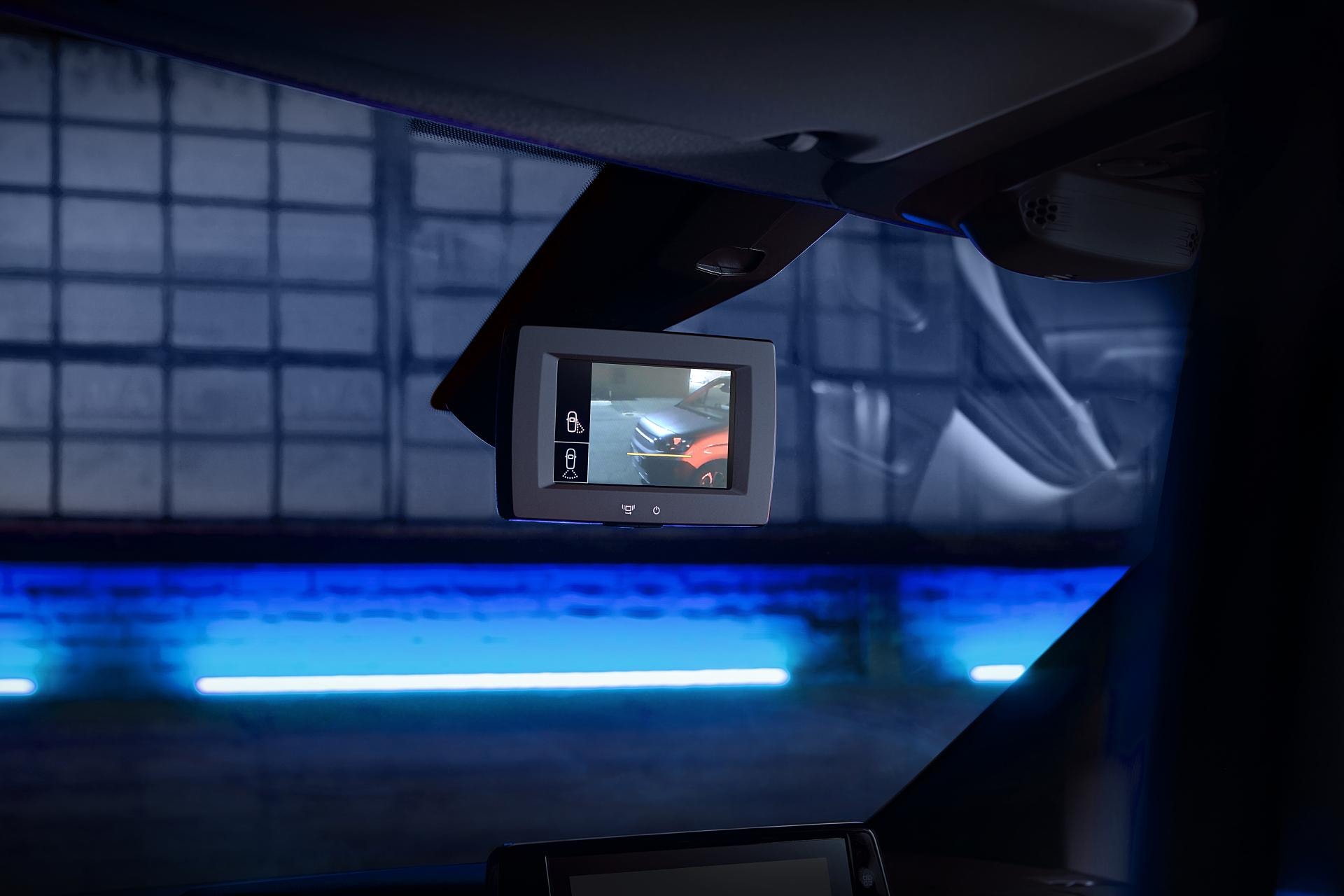 Detalle de la pantalla interior para el sistema de retrovisión digital del Fiat Doblò.