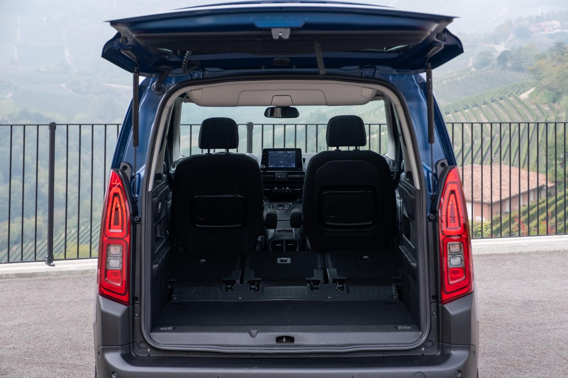 Vista del compartimento de carga vacío, listo para ser llenado.