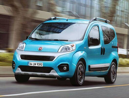 Fiat Fiorino en color turquesa, mostrando una estética fresca y juvenil. Fiat Fiorino en color turquesa, mostrando una estética fresca y juvenil.