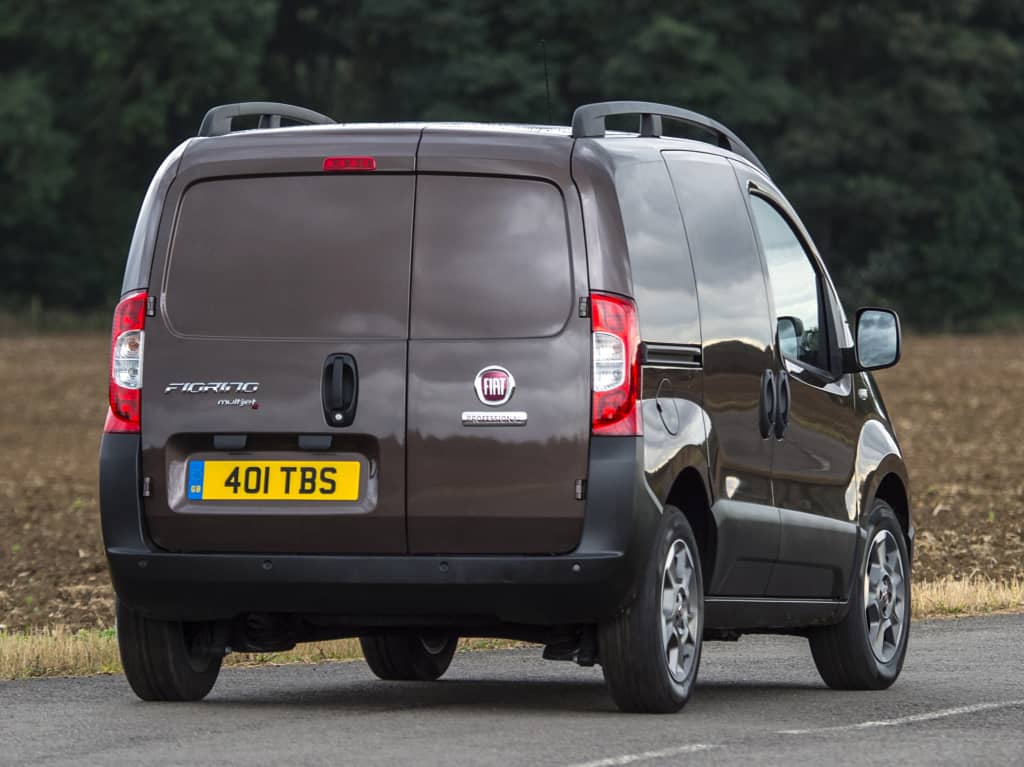 Vista trasera del Fiat Fiorino destacando sus capacidades de carga.