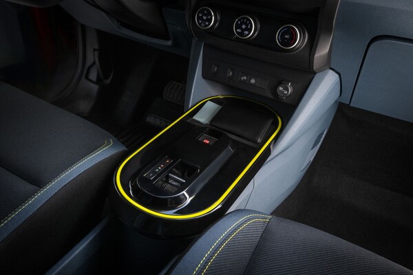 Vista del volante y tablero del Fiat Grande Panda eléctrico, con tecnología avanzada. Vista del volante y tablero del Fiat Grande Panda eléctrico, con tecnología avanzada.