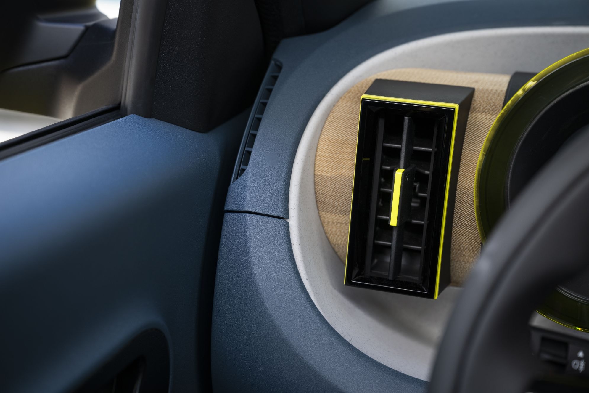 Asientos confortables y bien diseñados en el interior del Fiat Grande Panda.