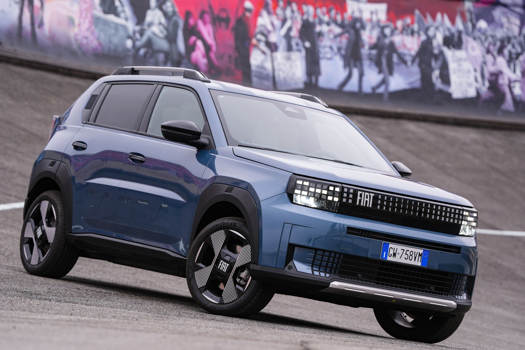 Espacio de almacenamiento ingenioso en el interior del Fiat Grande Panda.