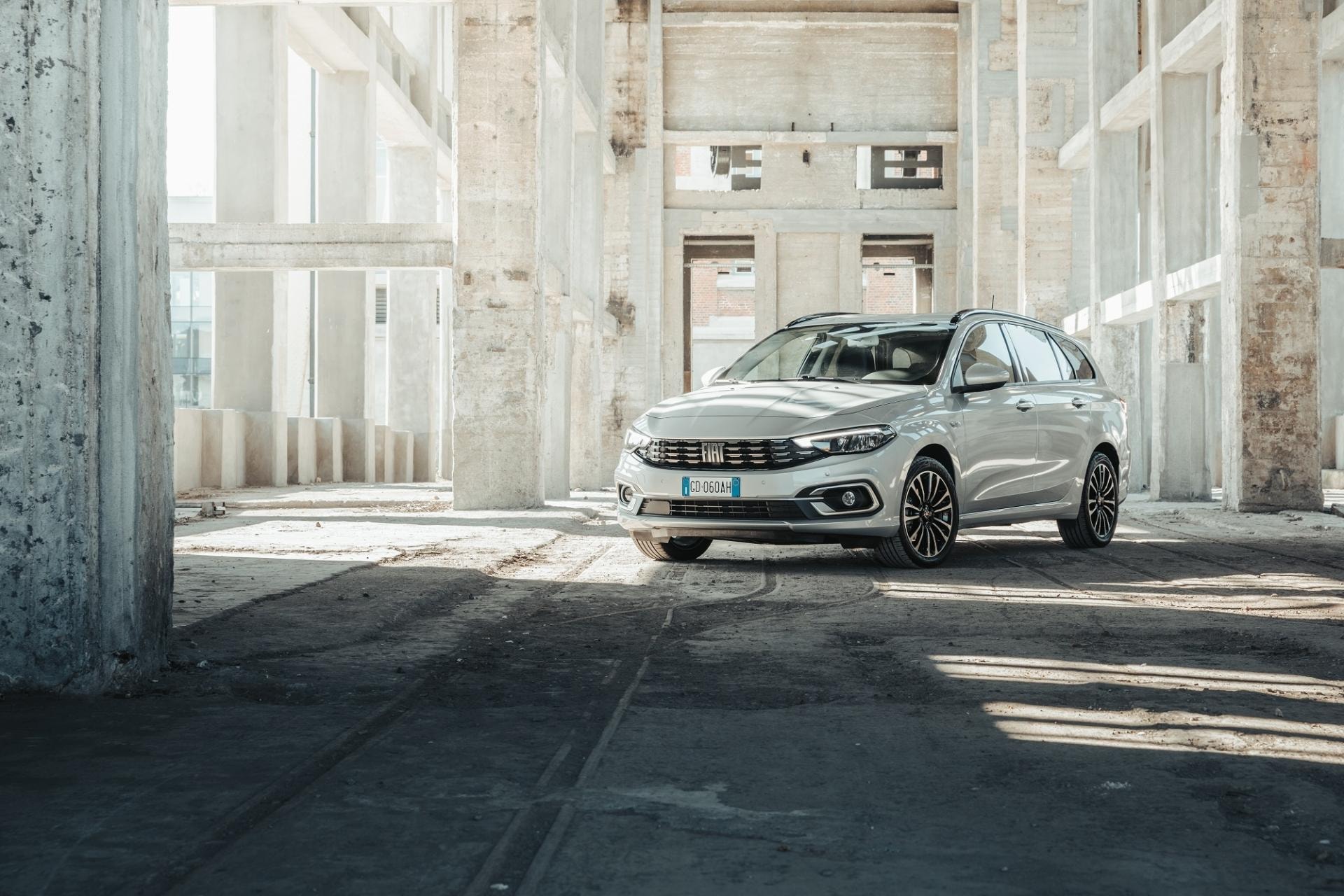 Un ángulo que realza la elegancia y proporciones del Fiat Tipo SW.