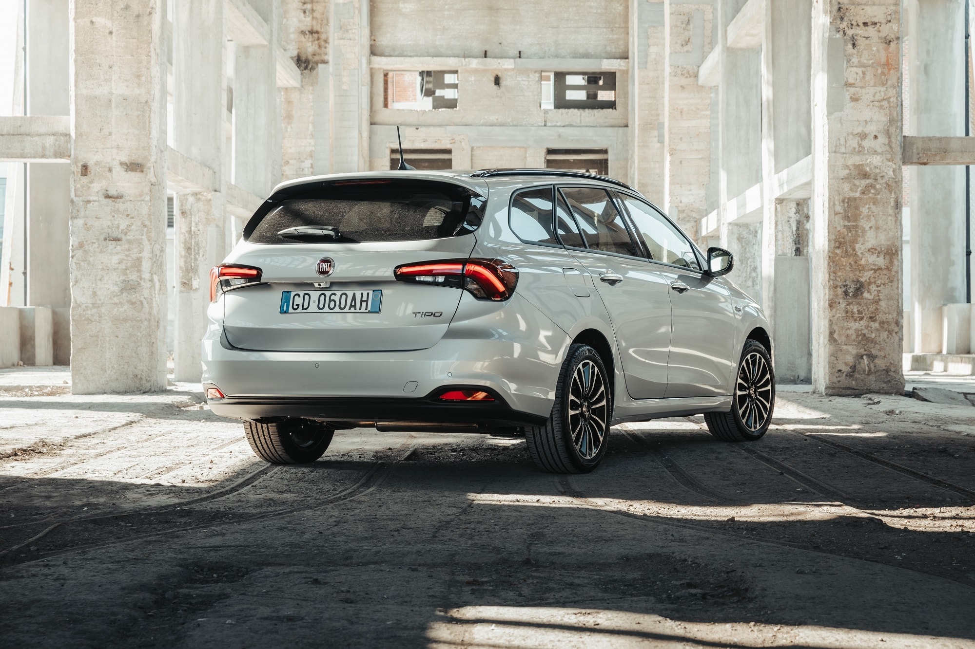 La trasera del Fiat Tipo SW destaca por su diseño moderno y funcionalidad.