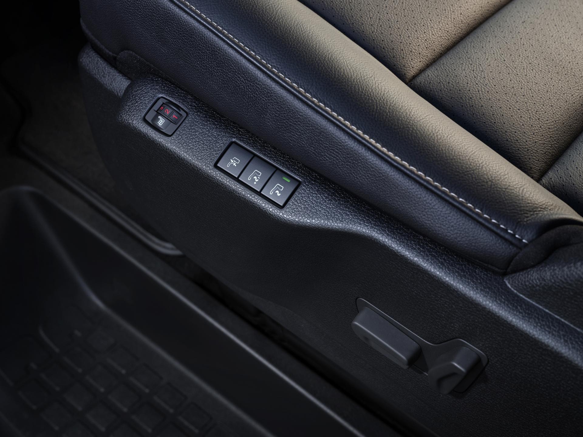 Ajustes eléctricos del asiento del conductor en el Fiat Ulysse.