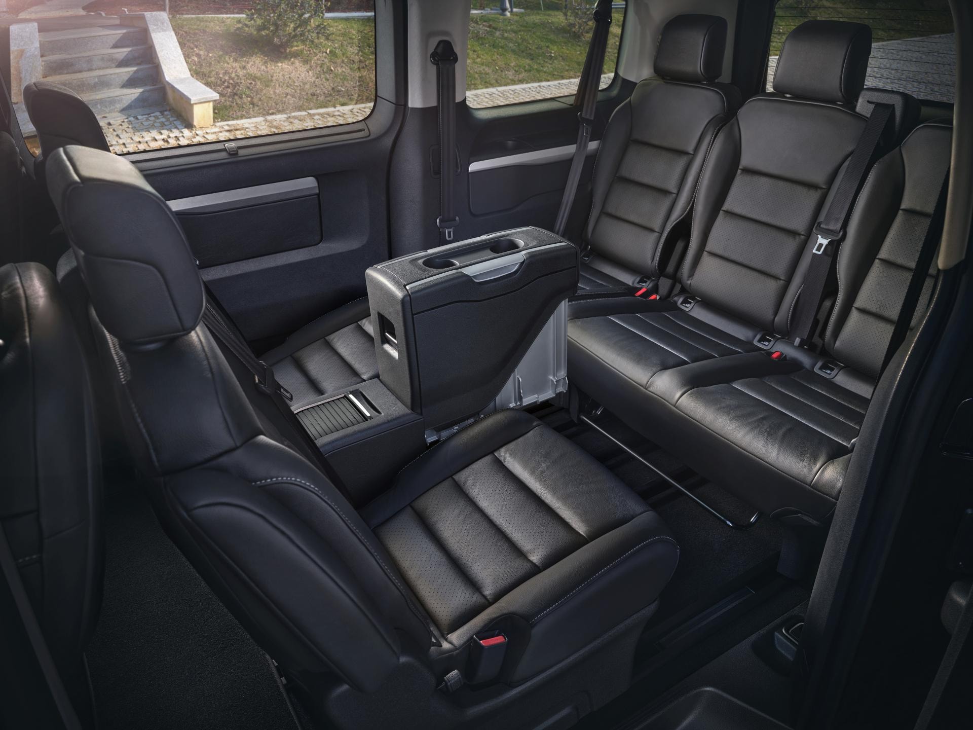 Asientos de cuero con detalles de acabado premium