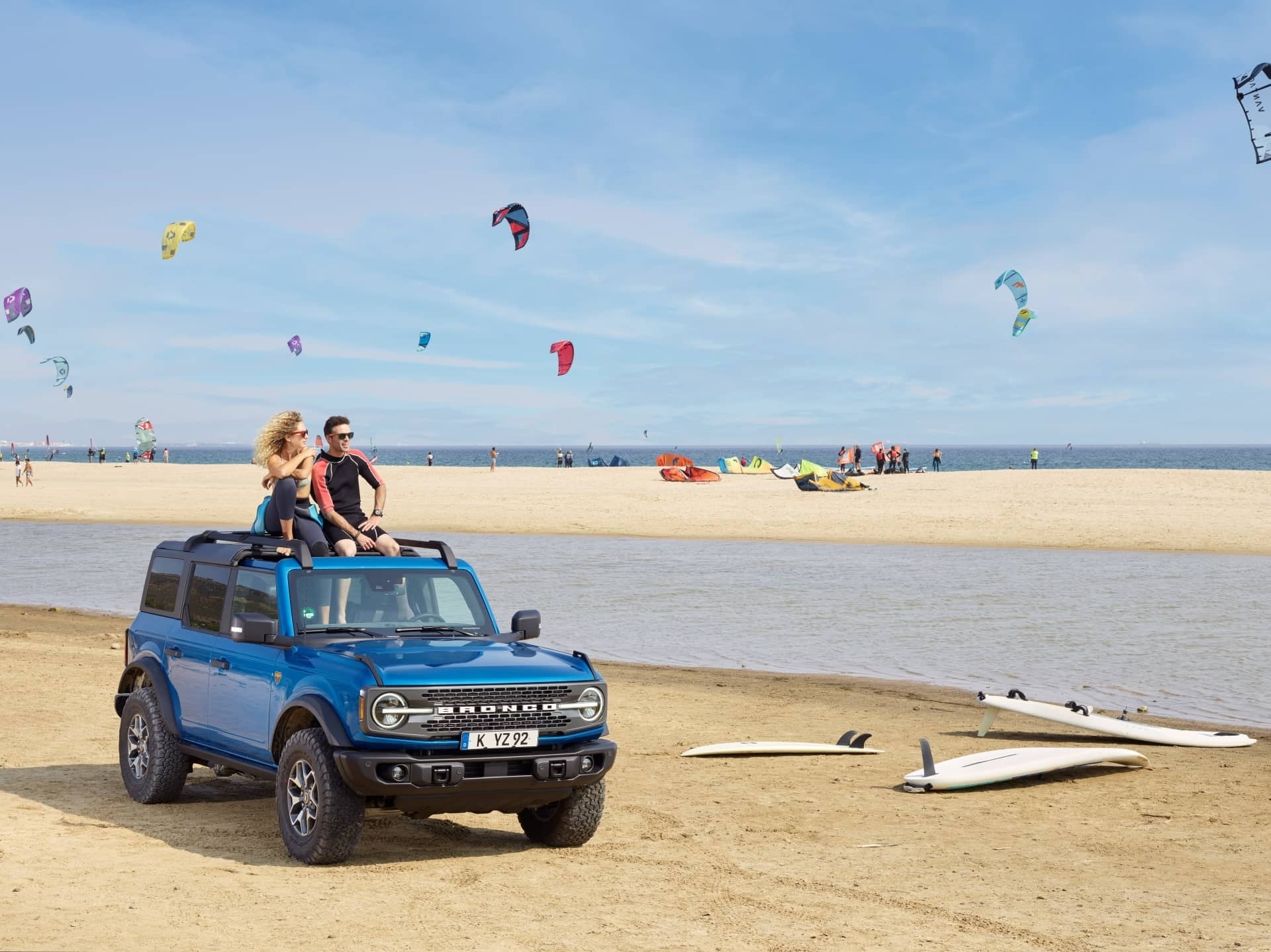 Vista del techo abierto del Bronco, perfecto para disfrutar del sol.