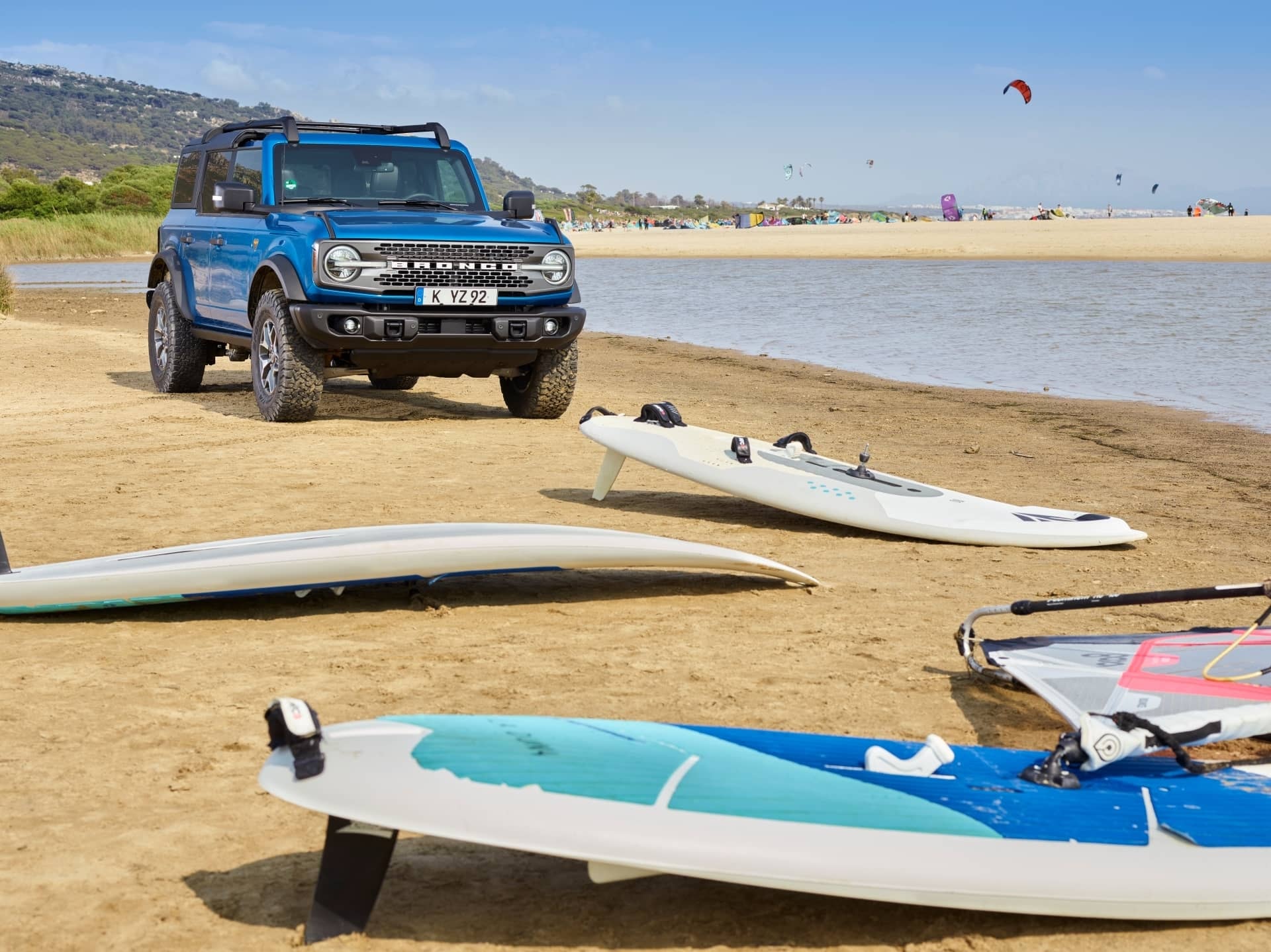 El Bronco se muestra como compañero ideal para deportes acuáticos.