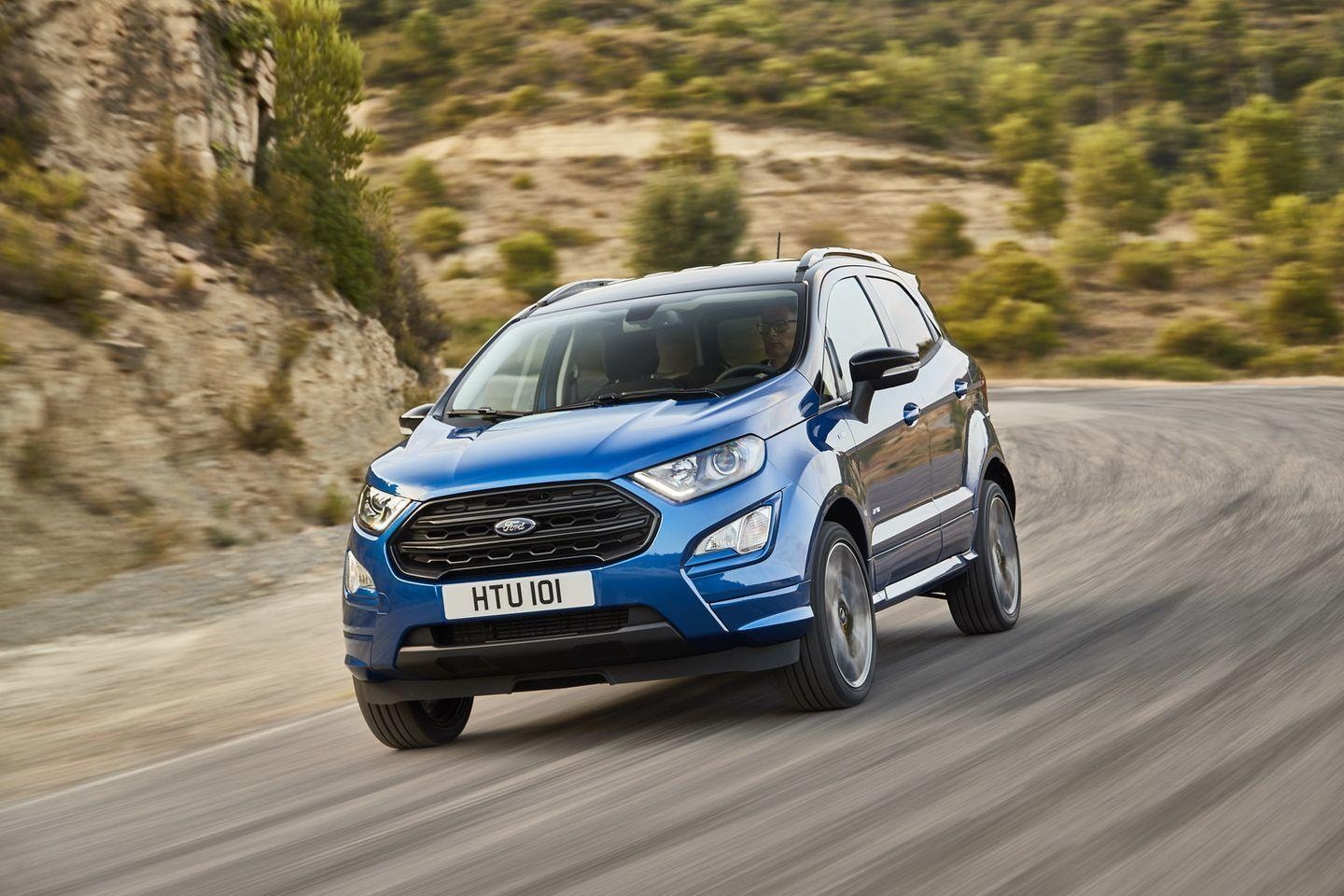 Ford Ecosport azul en carretera curva, dinamismo en su diseño