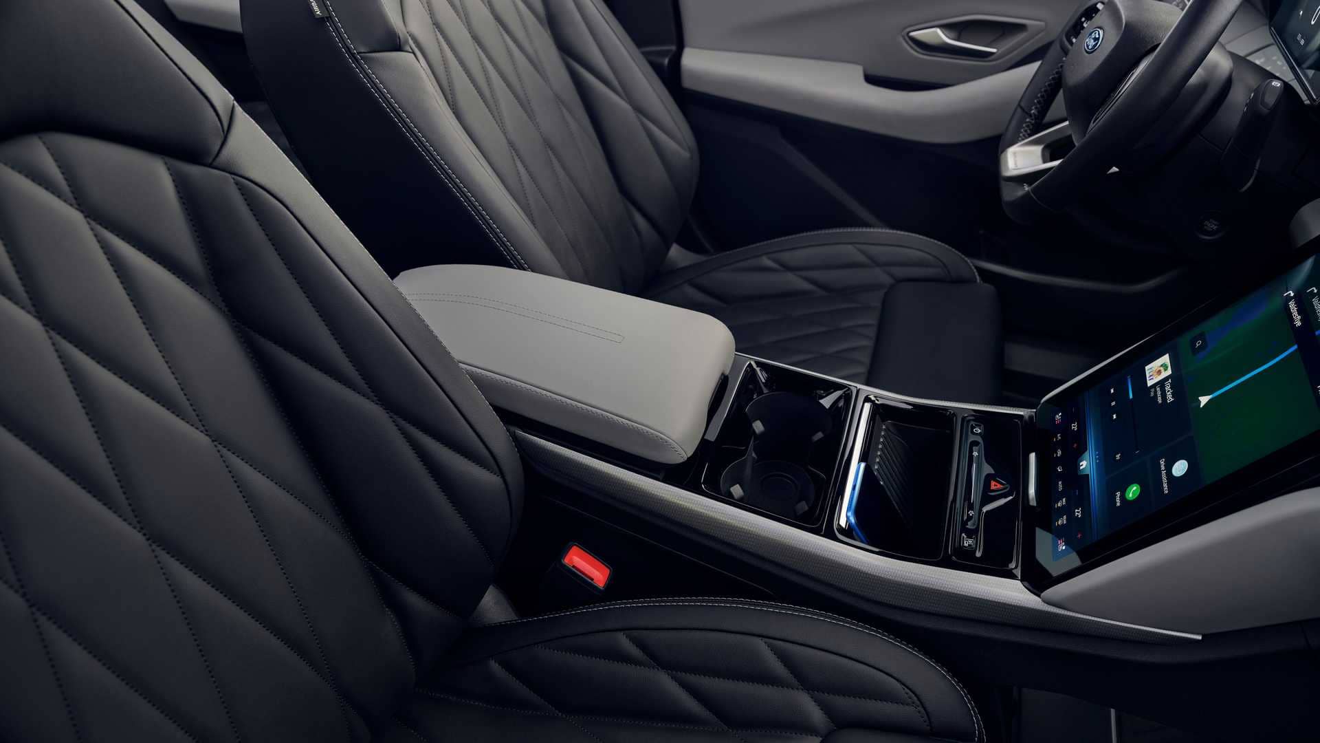 Asientos de cuero con diseño ergonómico en el Ford Explorer eléctrico