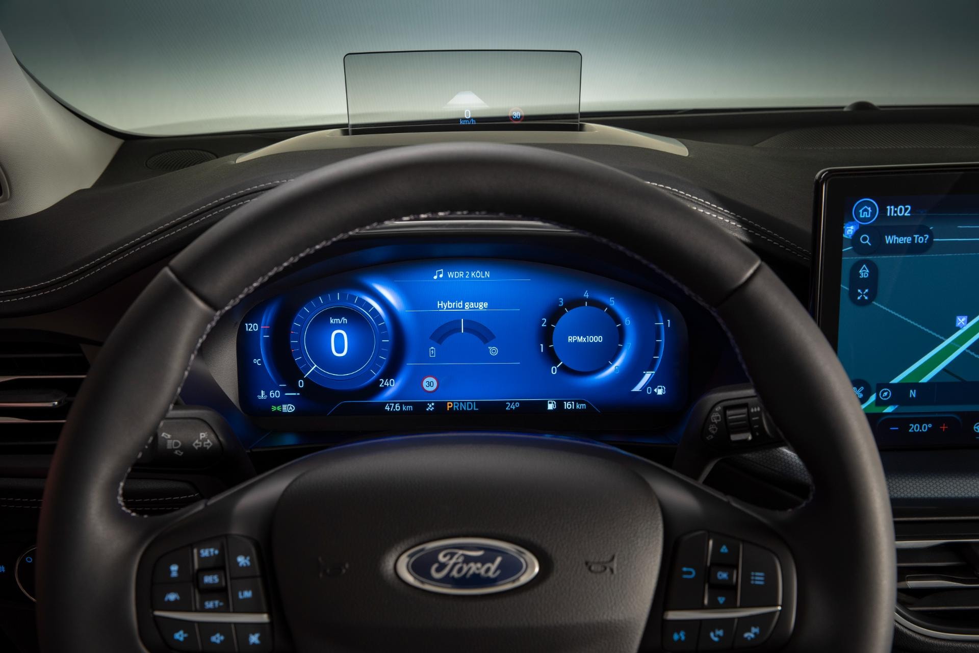 Detalle del volante y cuadro de instrumentos digital del Ford Focus Sportbreak.