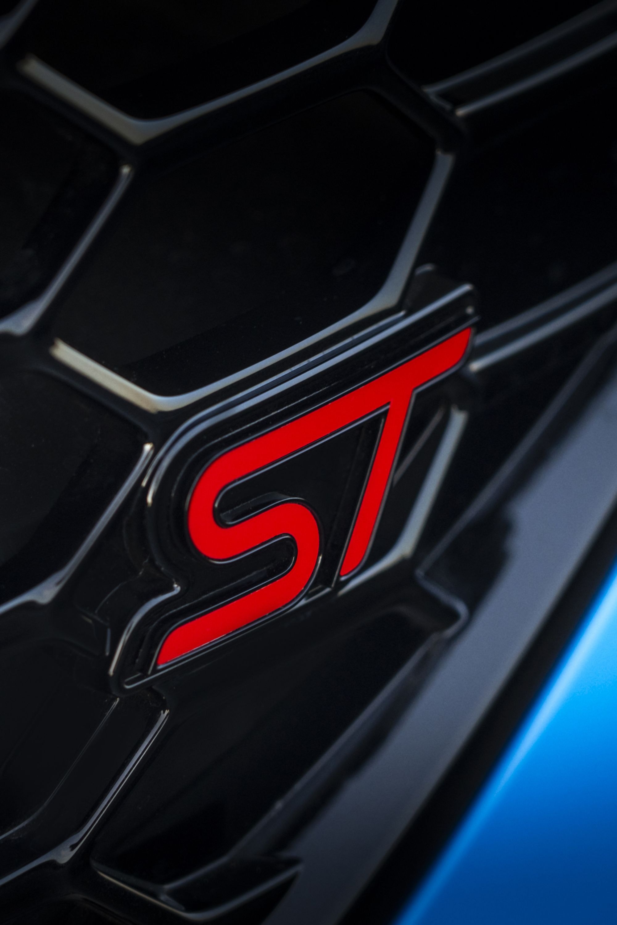 Faro del Ford Focus ST, potencia y tecnología en cada destello.