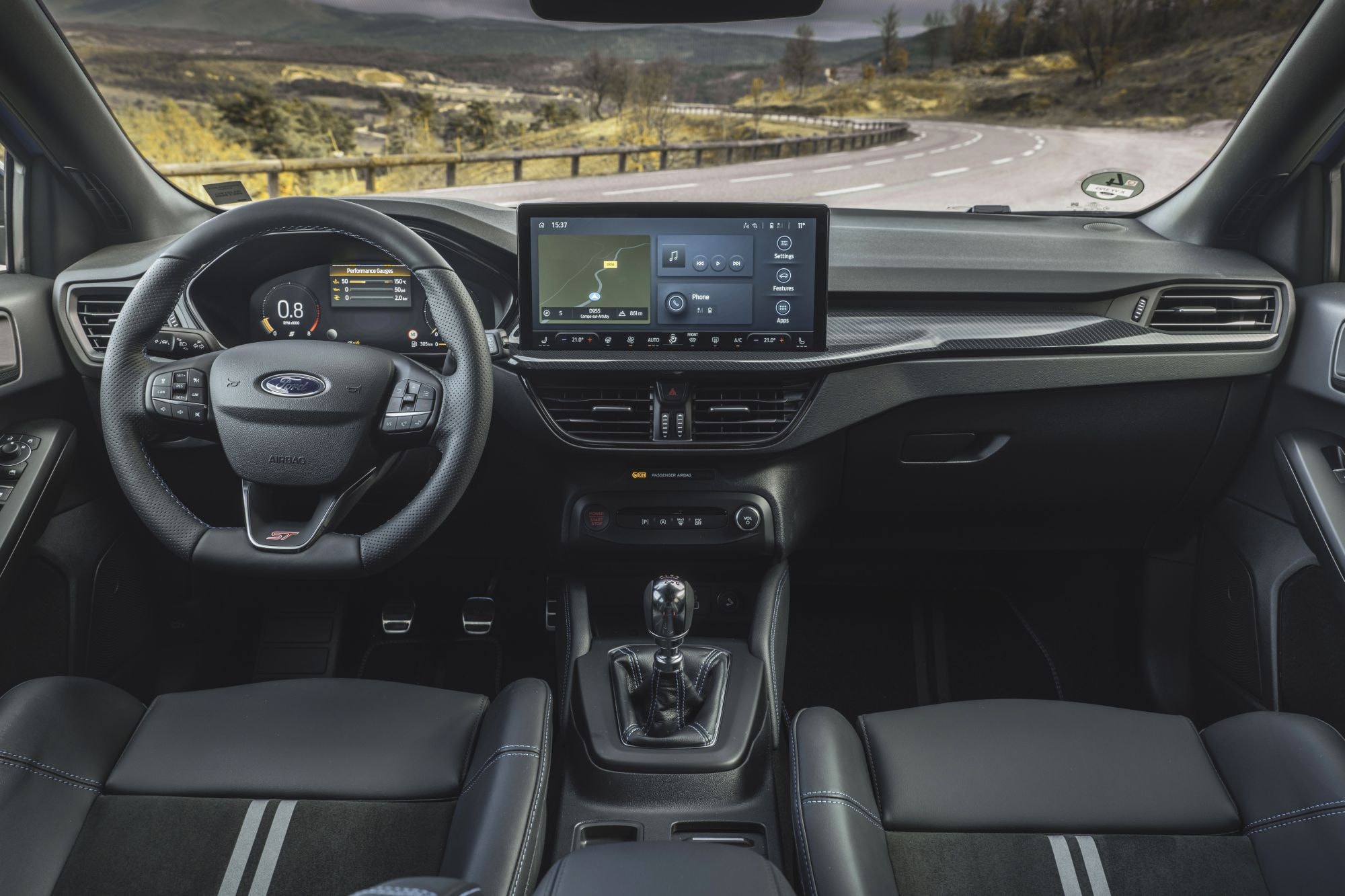 Asientos delanteros del Ford Focus ST, ideales para el conductor entusiasta.