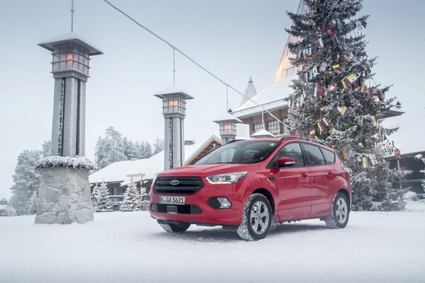 Ford Kuga Híbrido en un paisaje nevado, destacando su diseño robusto. Ford Kuga Híbrido en un paisaje nevado, destacando su diseño robusto.