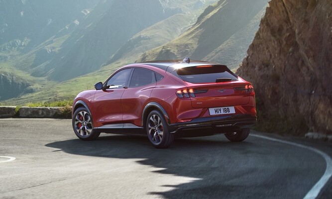 La estampa trasera muestra un diseño de luces único y la musculatura del EV. La estampa trasera muestra un diseño de luces único y la musculatura del EV.