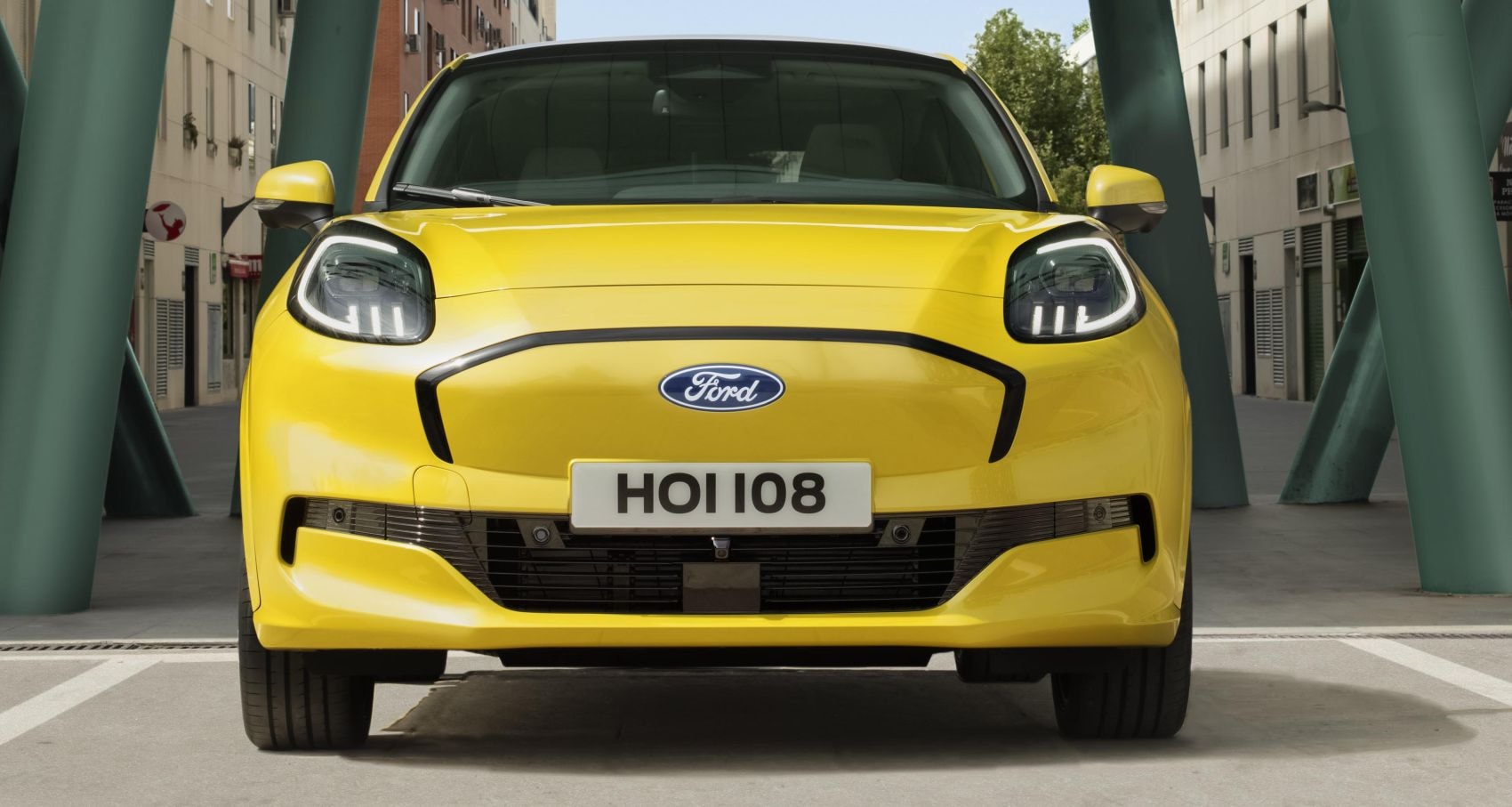 Interior moderno del Ford Puma GEN-E, con tecnología avanzada y confort.