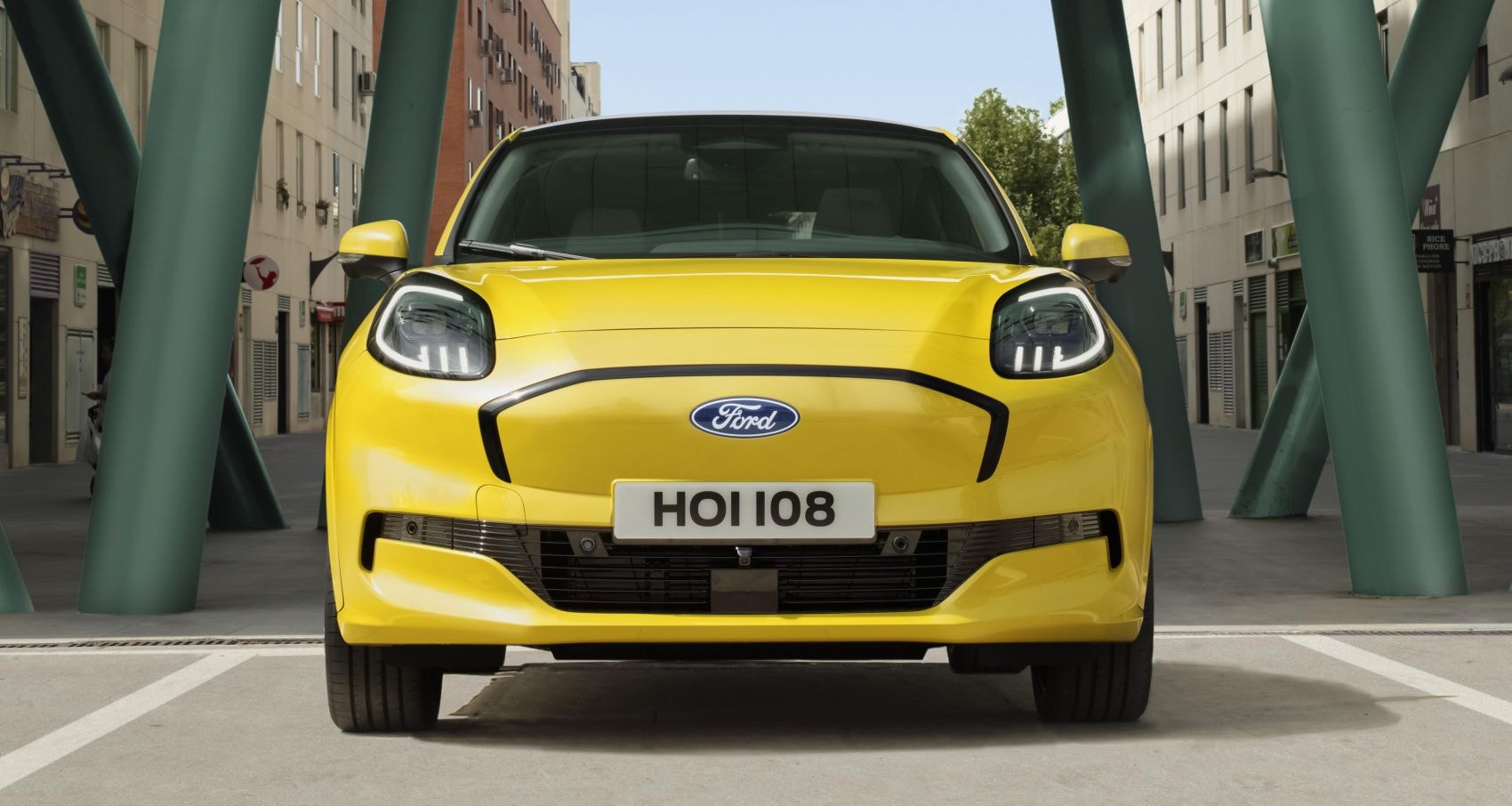 Vista trasera del Ford Puma GEN-E, mostrando su diseño sofisticado.
