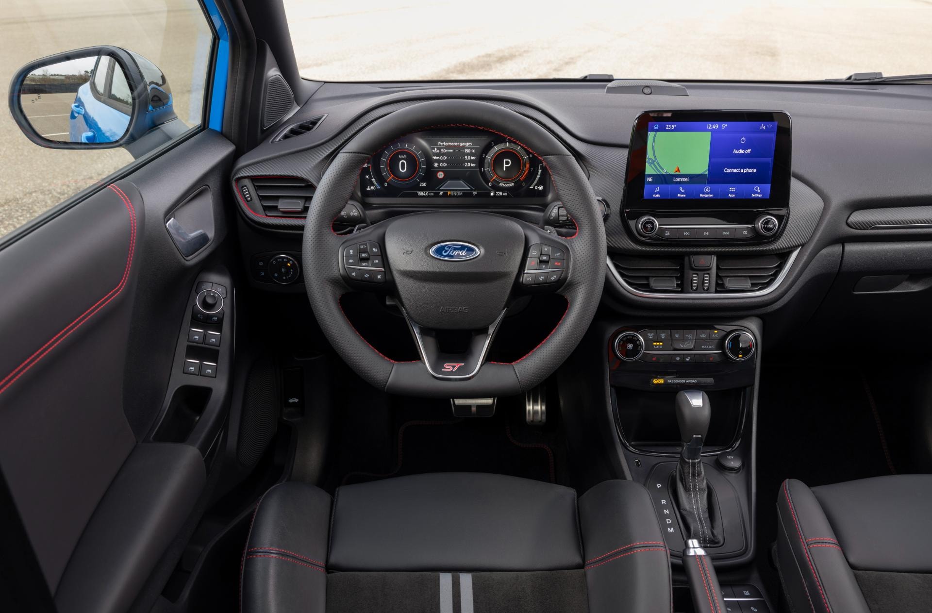 Vista del habitáculo del Ford Puma ST, enfocado en el puesto del conductor