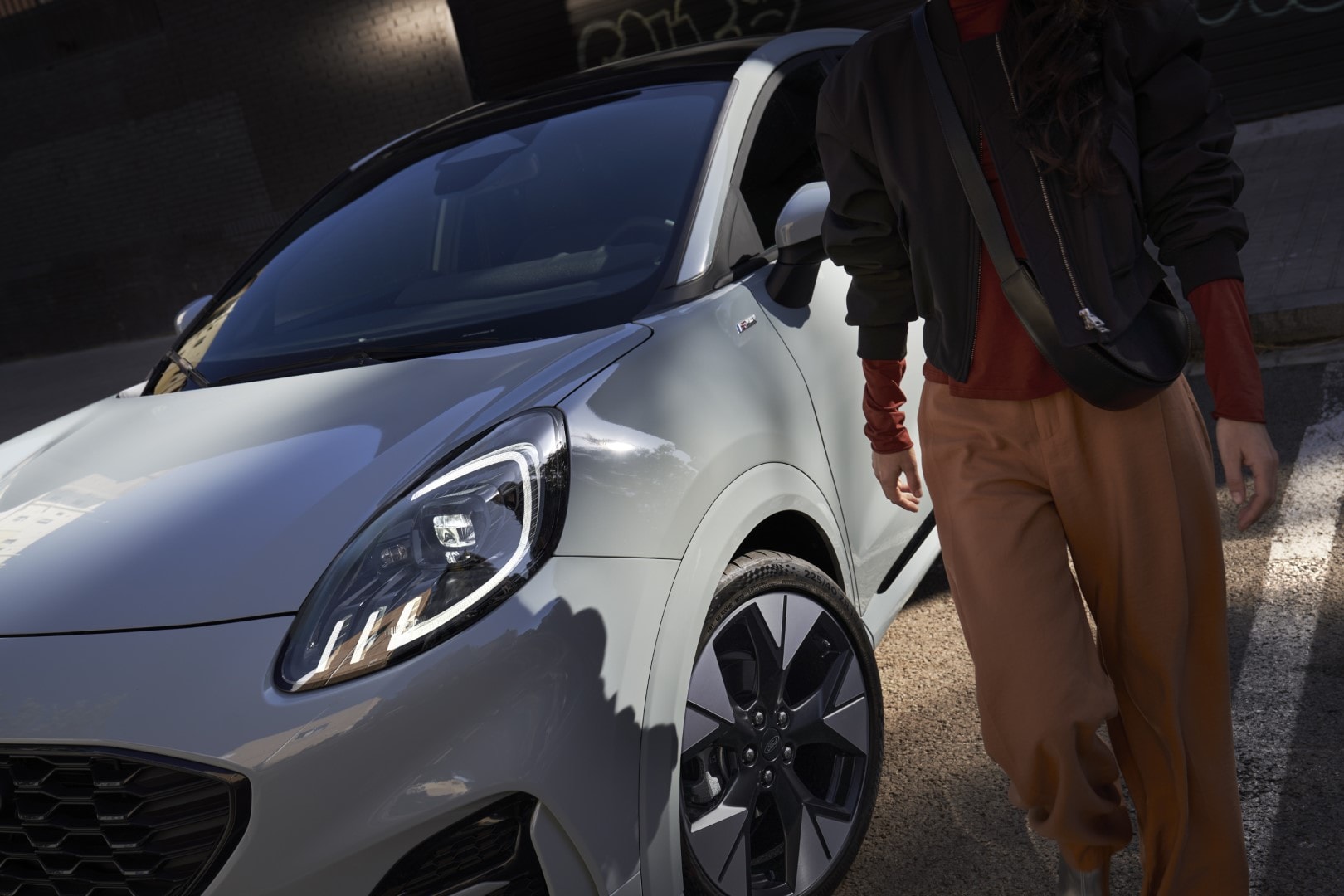 Ford Puma con detalle del diseño lateral y frontal.