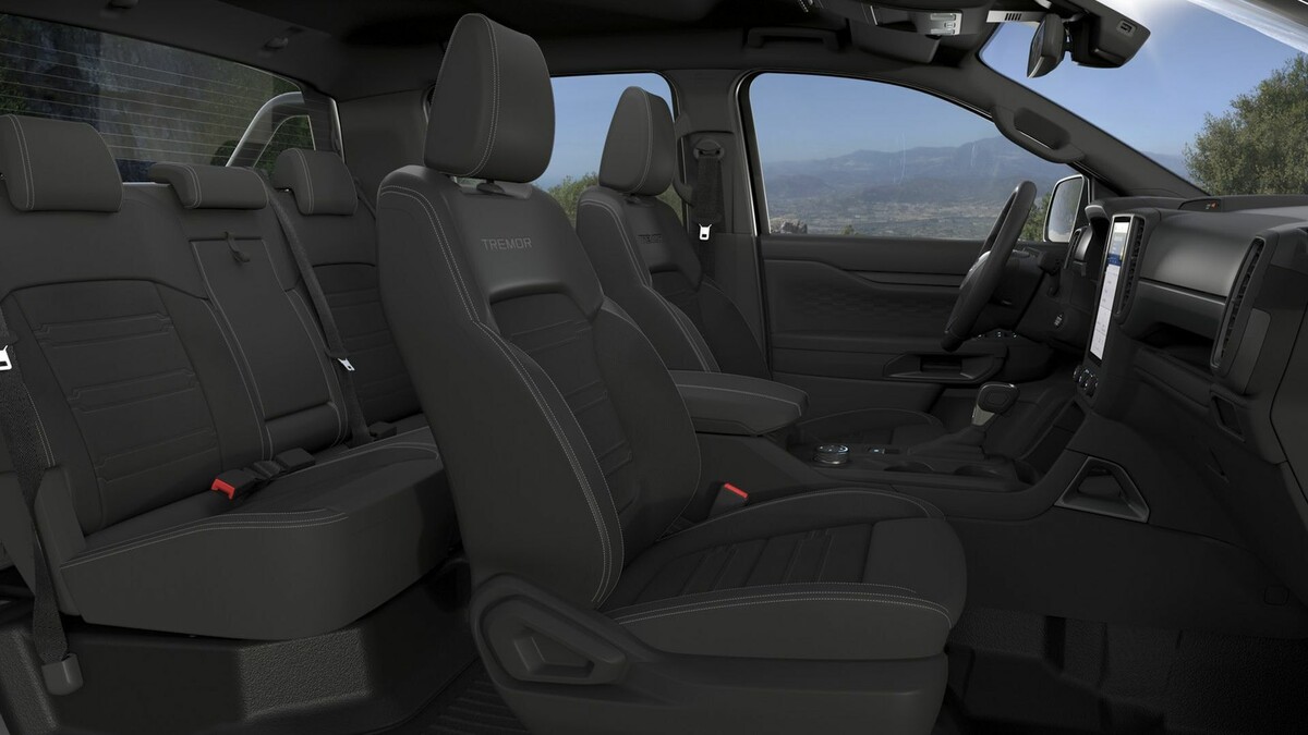 Imagen de los asientos traseros del Ford Ranger, ampliando la perspectiva de espacio y confort. Imagen de los asientos traseros del Ford Ranger, ampliando la perspectiva de espacio y confort.