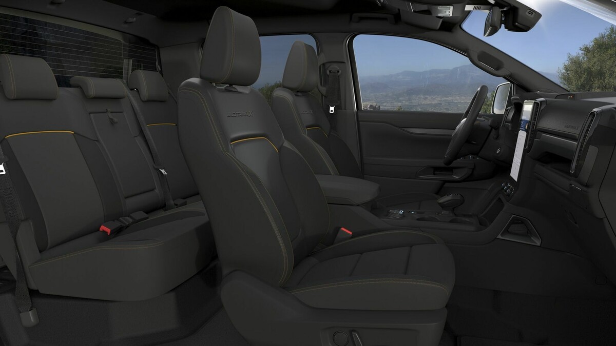 Asientos traseros del Ford Ranger mostrando comodidad y espacio para pasajeros. Asientos traseros del Ford Ranger mostrando comodidad y espacio para pasajeros.