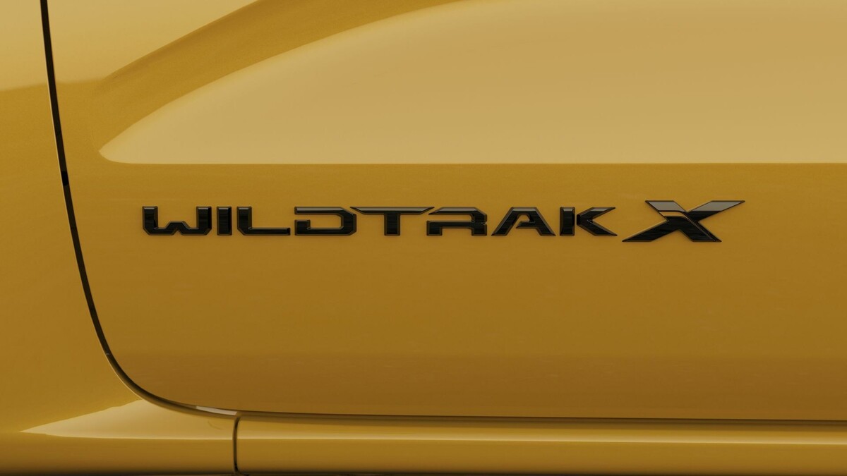 Vista del emblema 'Wildtrak X' en Ford Ranger, muestra de su edición especial. Vista del emblema 'Wildtrak X' en Ford Ranger, muestra de su edición especial.