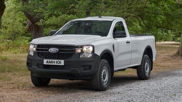 Maletero del Ford Ranger abierto, muestra su gran capacidad de carga. Maletero del Ford Ranger abierto, muestra su gran capacidad de carga.