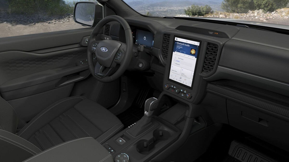 Puesto de conducción del Ford Ranger con una organización centrada en el confort y la accesibilidad. Puesto de conducción del Ford Ranger con una organización centrada en el confort y la accesibilidad.