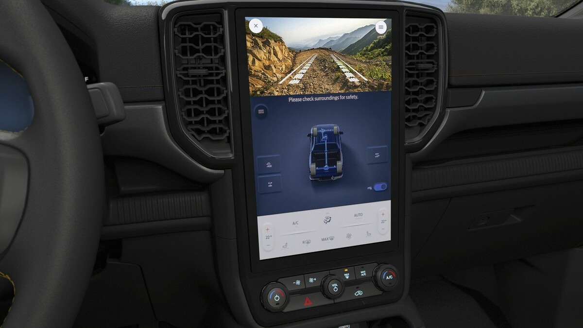 Detalle del sistema de infotainment SYNC4 en Ford Ranger con pantalla táctil de amplias dimensiones. Detalle del sistema de infotainment SYNC4 en Ford Ranger con pantalla táctil de amplias dimensiones.