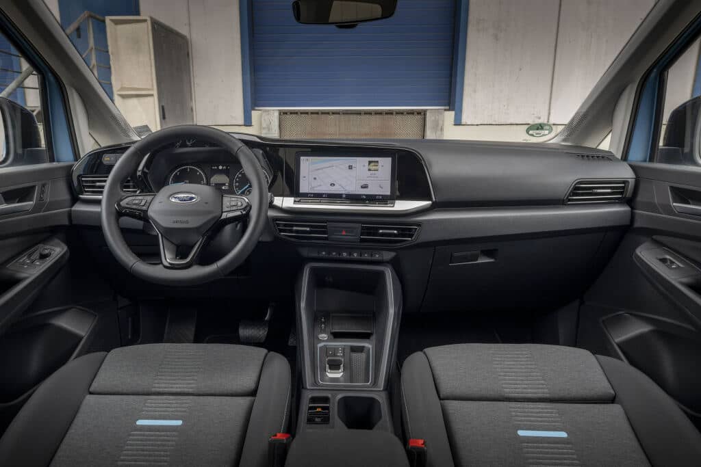 Interior del Tourneo Connect con enfoque en el área del conductor